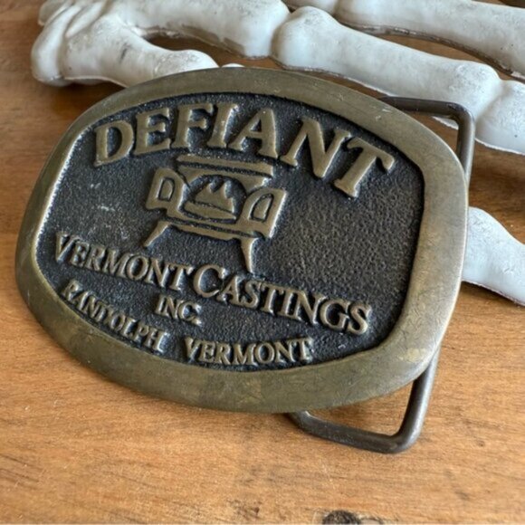Vintage 80s 1982 Defiant Wood Stove Brass Belt Buckle Made in USA ~ OS - Picture 2 of 7